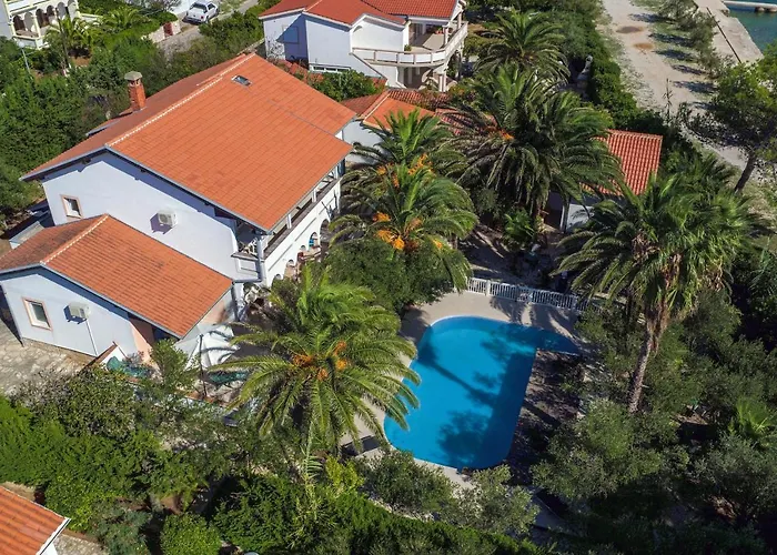 Beach Boy&Pool Girl Apartments