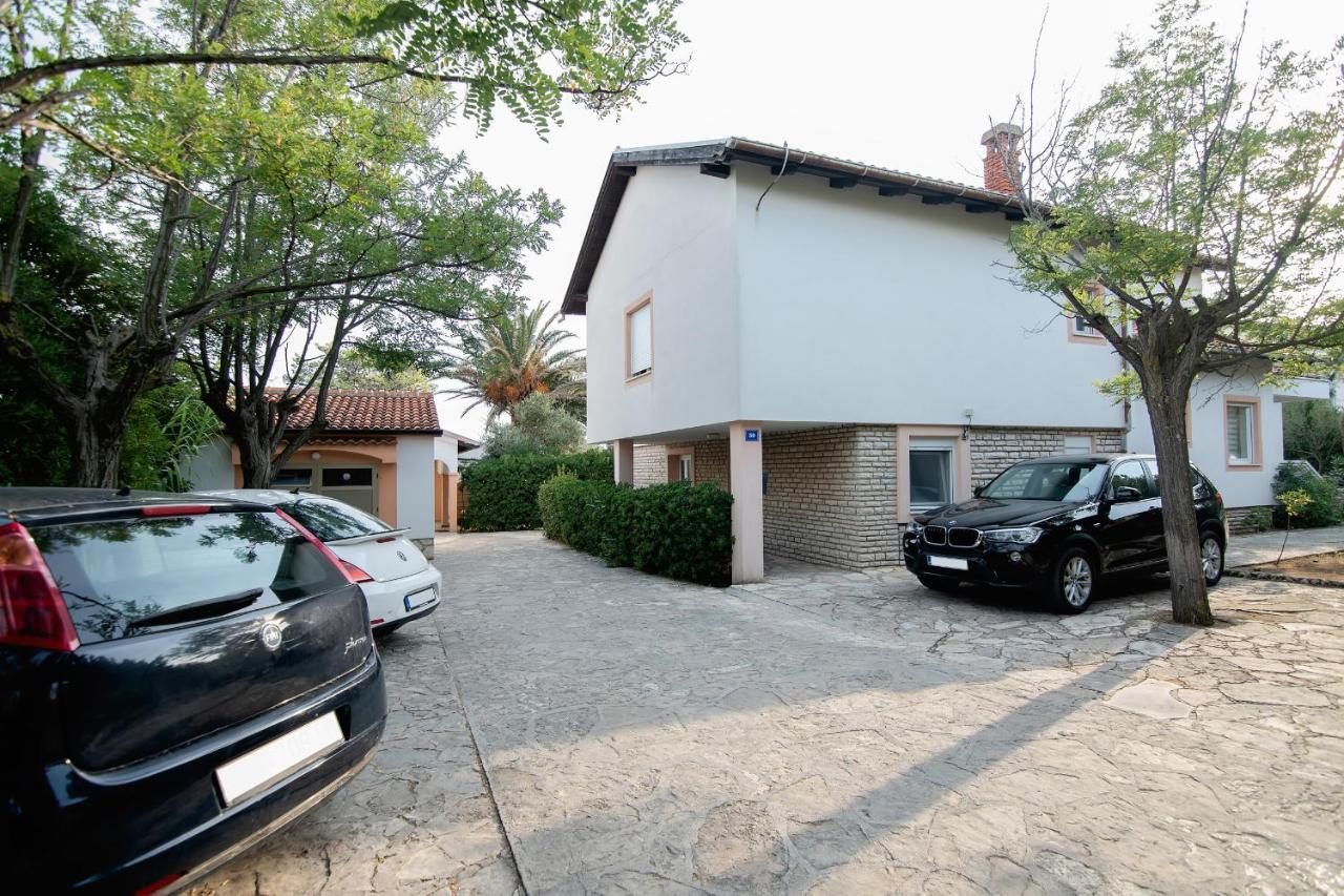 Boy&pool Girl Apartment