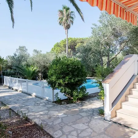 Beach Boy & Pool Girl Apartments Vir Exterior photo